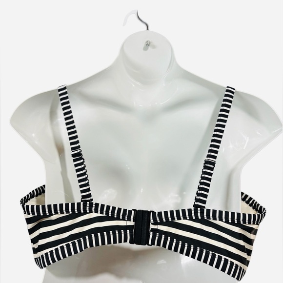 Penningtons, Plus Size Striped Bikini Top, 3X, Black, White 🌴 - Picture 7 of 11